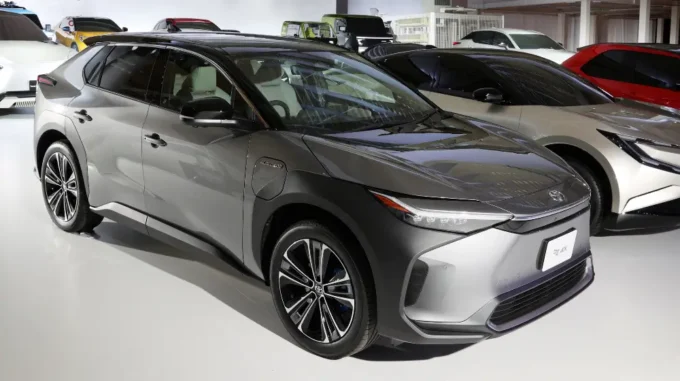 электромобили Toyota